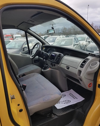 Renault Trafic cena 31800 przebieg: 259000, rok produkcji 2006 z Chmielnik małe 172